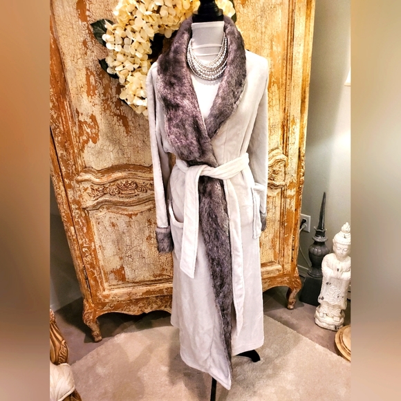 Soma New unworn Faux Fur Robe Size L/XL - Picture 3 of 8